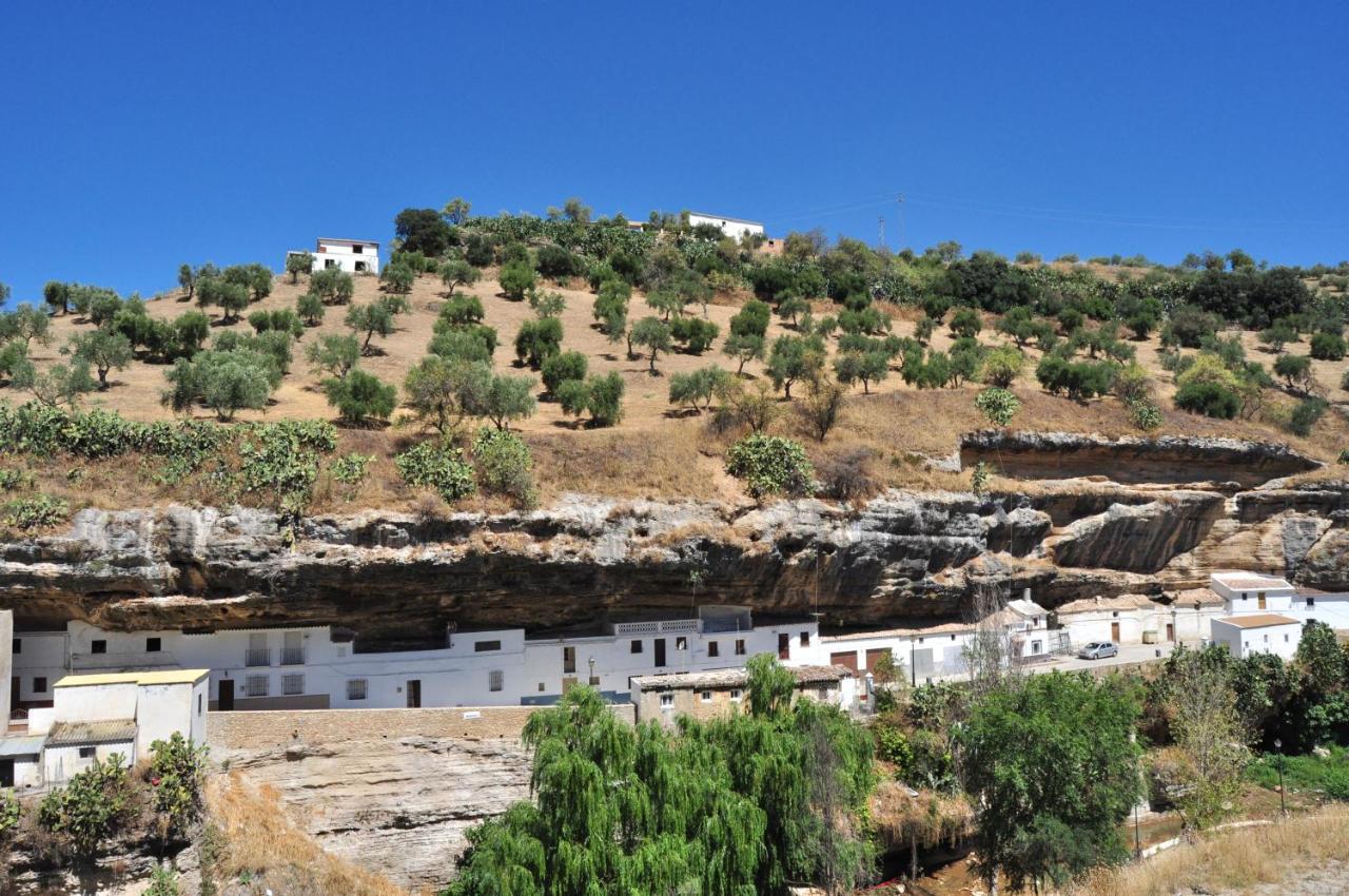 Casa Entre Rocas Setenil Setenil De Las Bodegas Bagian luar foto